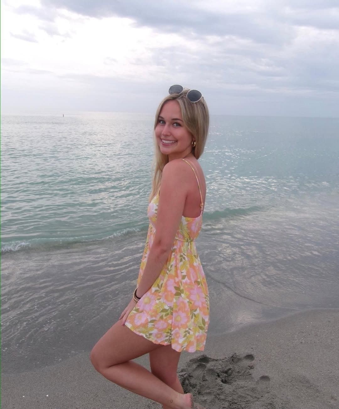 Hot 20yr collage girl tessa with sexy smile and rockin body