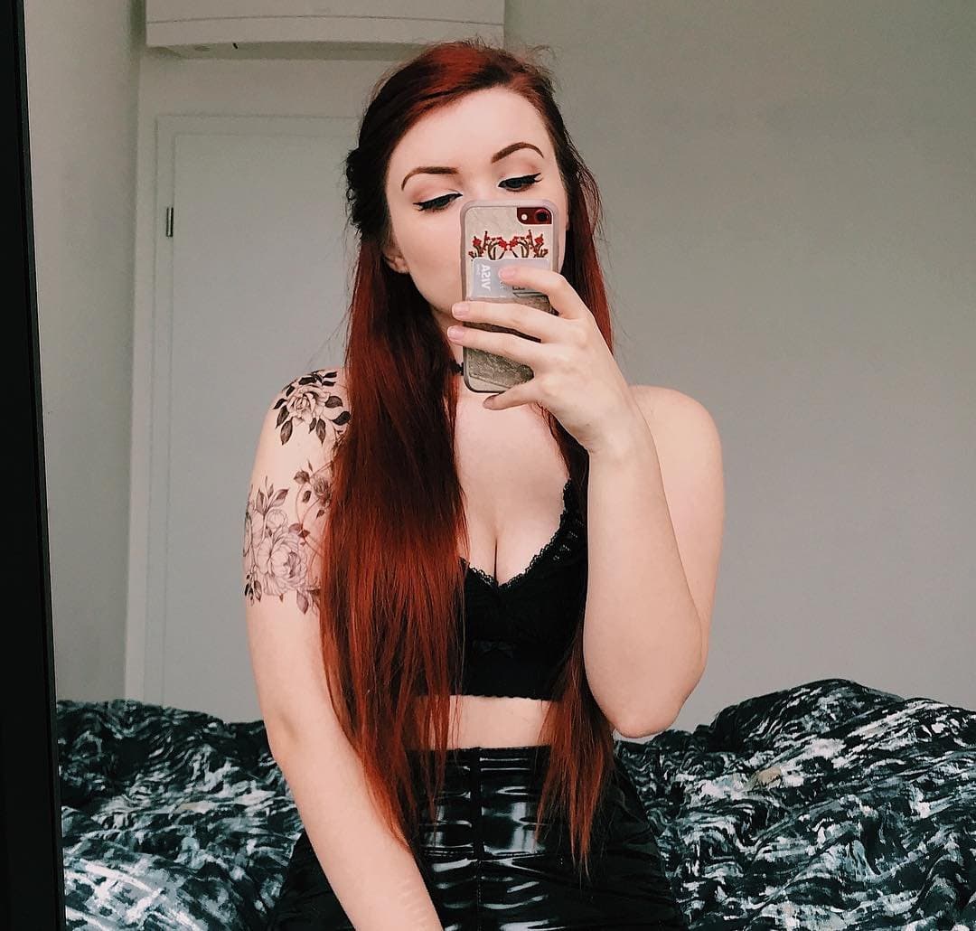 Super sexy vinyl babe