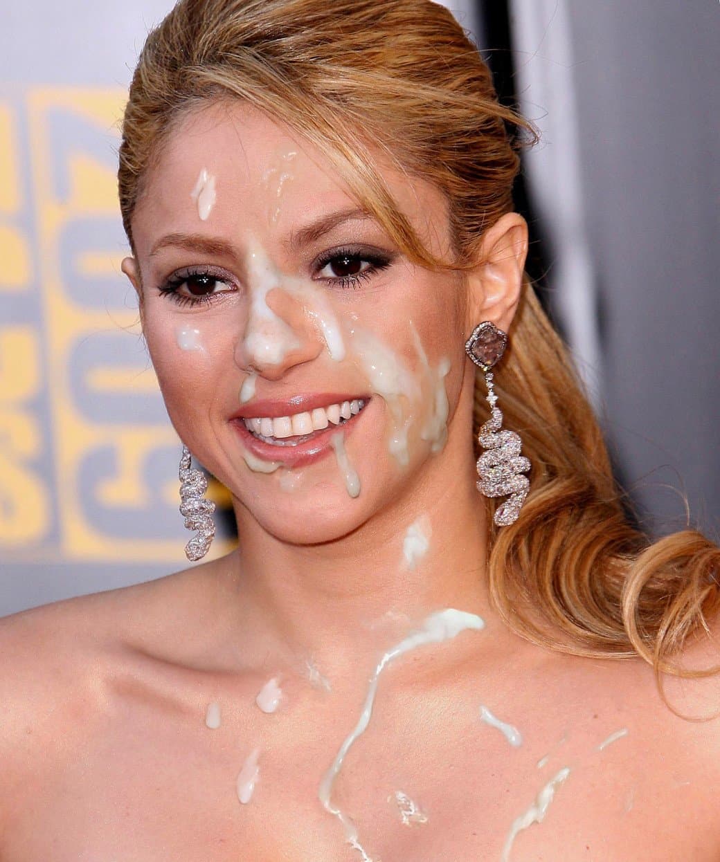 Shakira mostrando su culote caliente