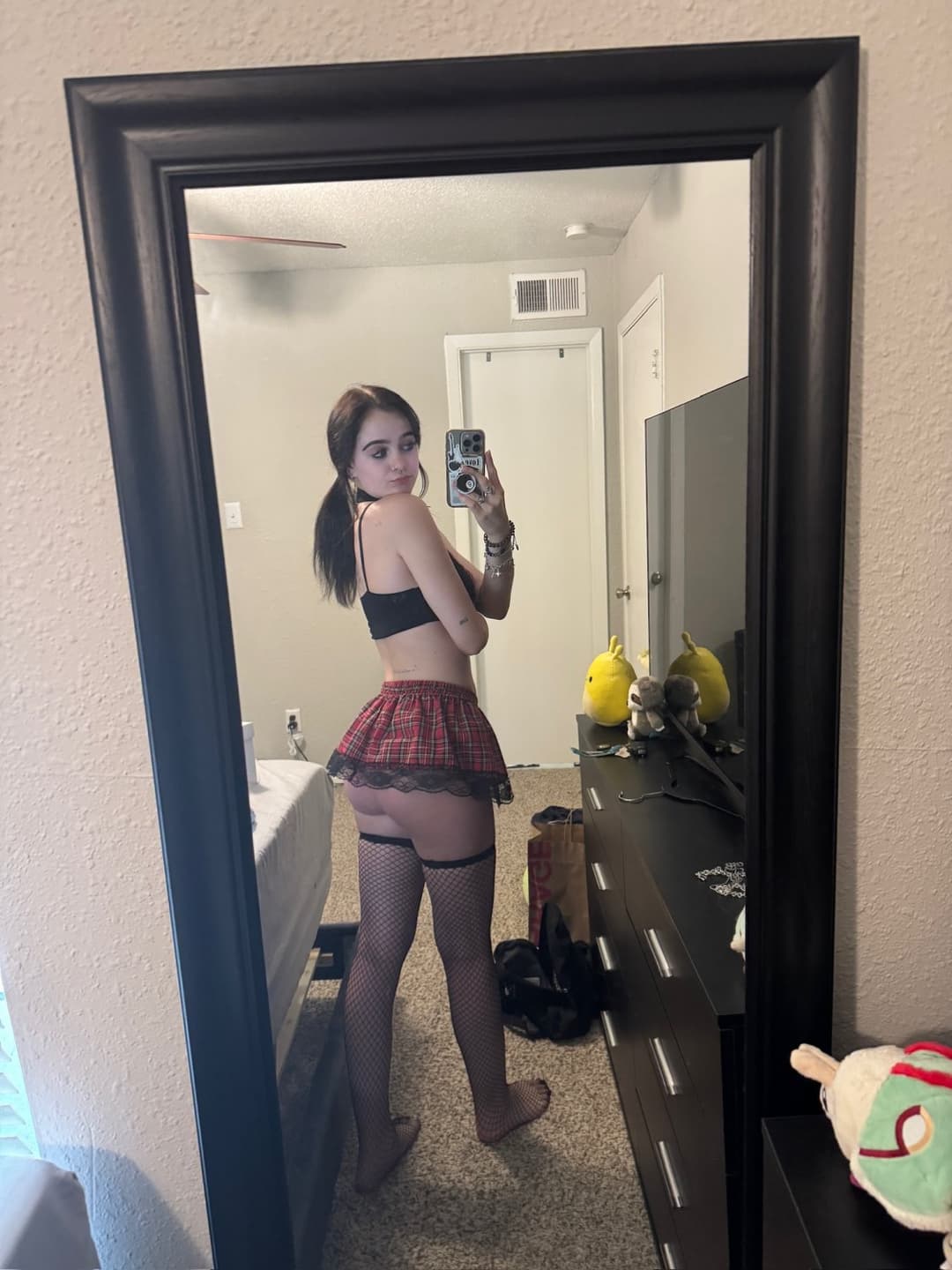 Eyes on me, mouth open, thoughts dirty