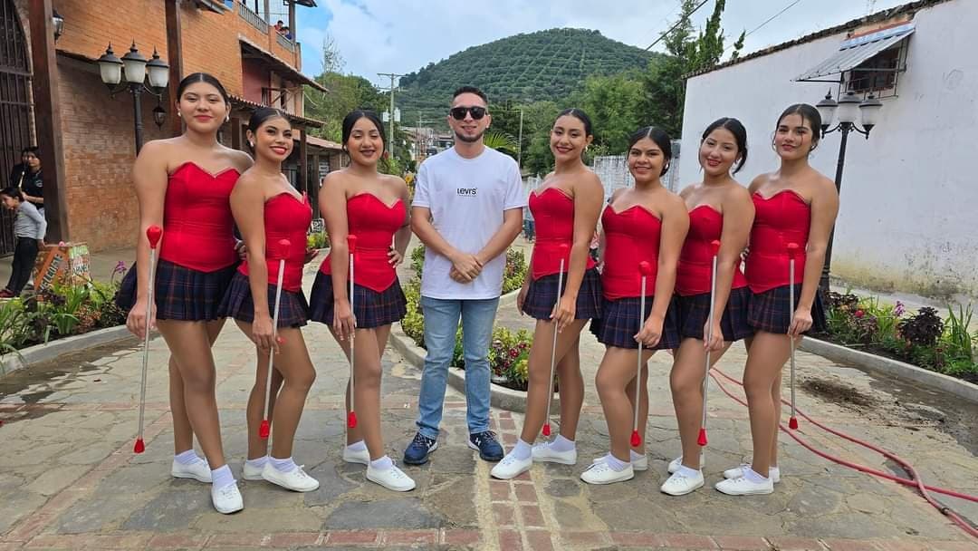 Click to view full size Cachiporras pantimedias latinas