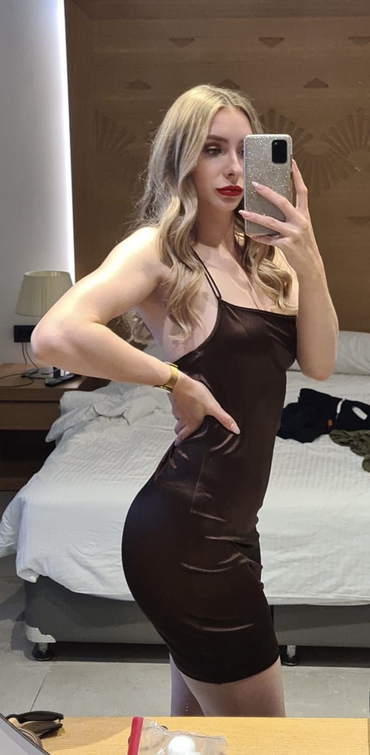 Click to view full size Hot sexy petite german teen slut model Saskia from Göttingen