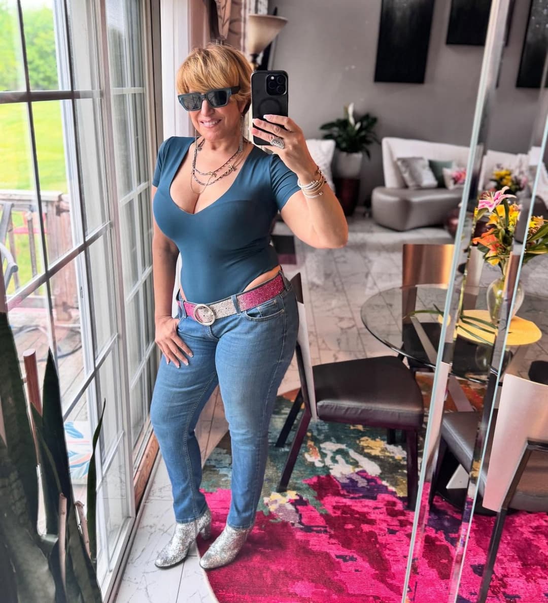 Thick Gilf flight attendant 3