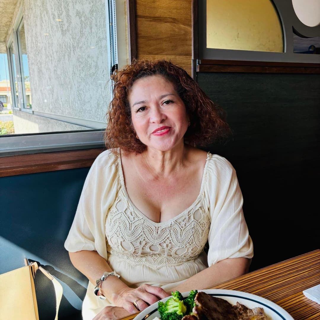 Click to view full size I would still tear this up even tho she a bit old she got big tits and cute toes lowkey