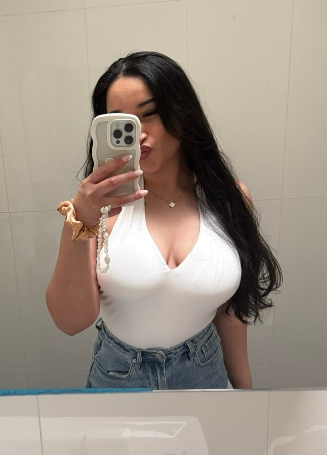 Rate her out of 10 - dm for her leaks if you’d fuck her