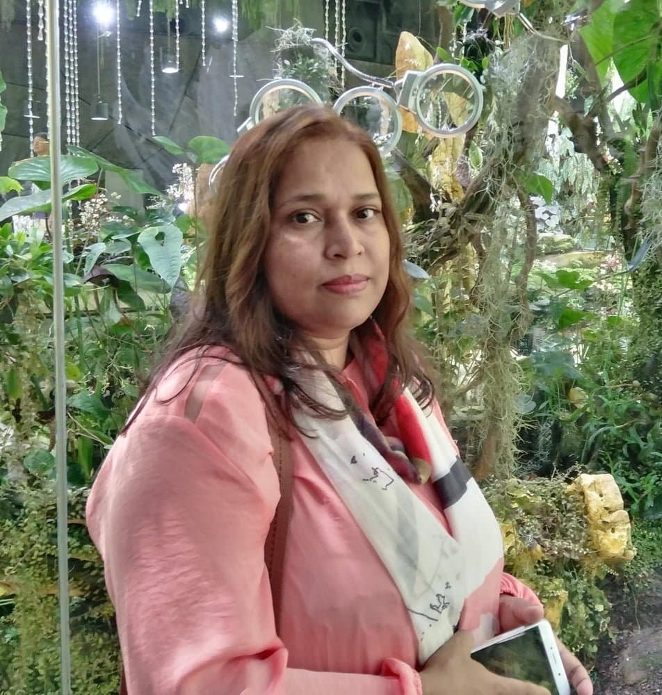 Voluptuous bhabhi from Dhaka, Bangladesh. No one could resist to pound this bhabhi????