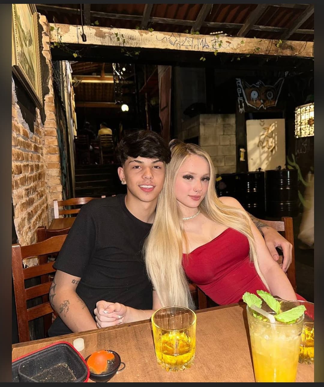 Loirinha casada vazada novinha traindo o namorado corno, não sobrou nada pro chifrudo