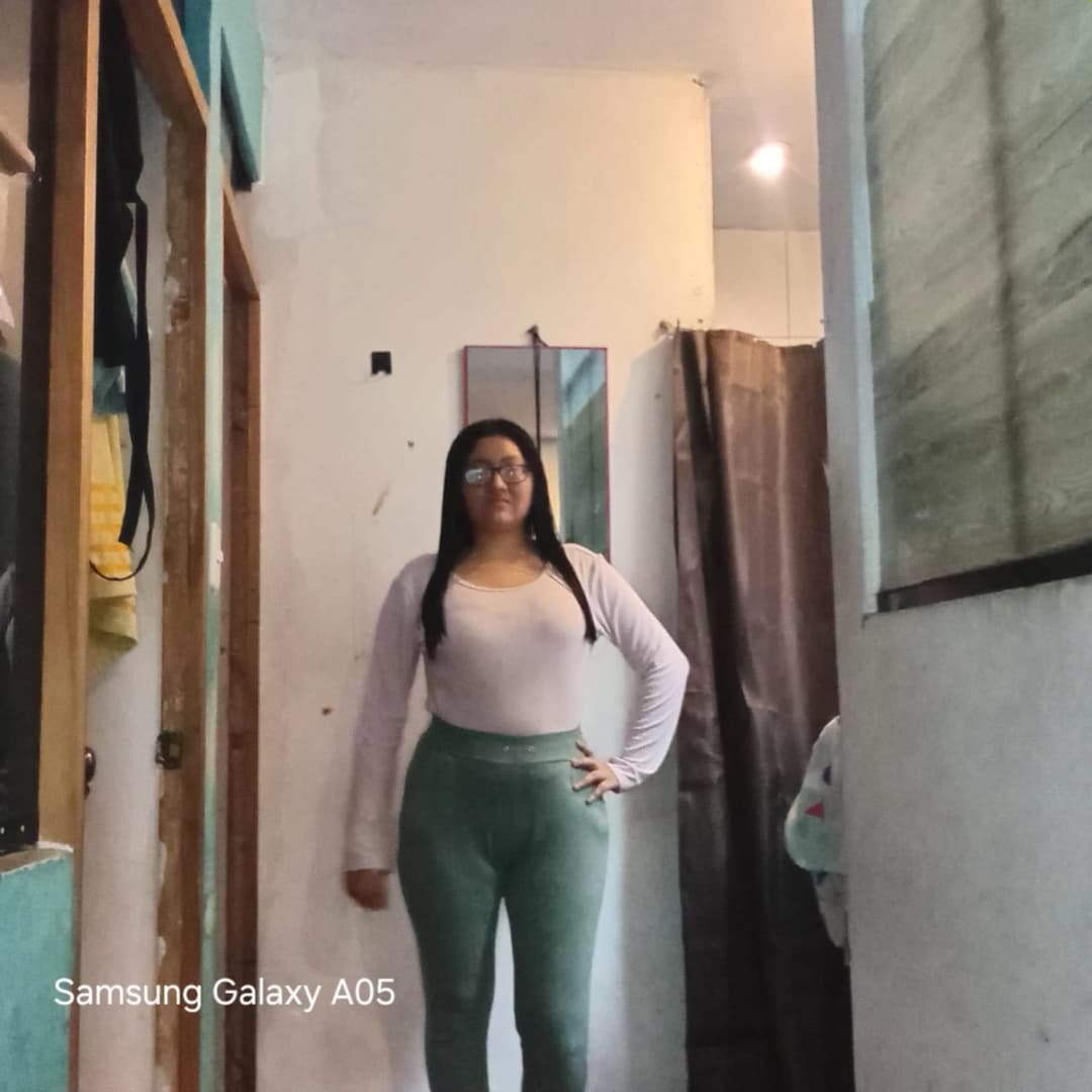 Piernas largas, cintura fina y un trasero que te hará amar el video ? Te la pongo dura entra perfil