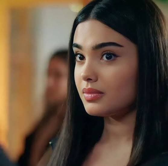 Lizge comet muito linda essa maravilha de mulher ??