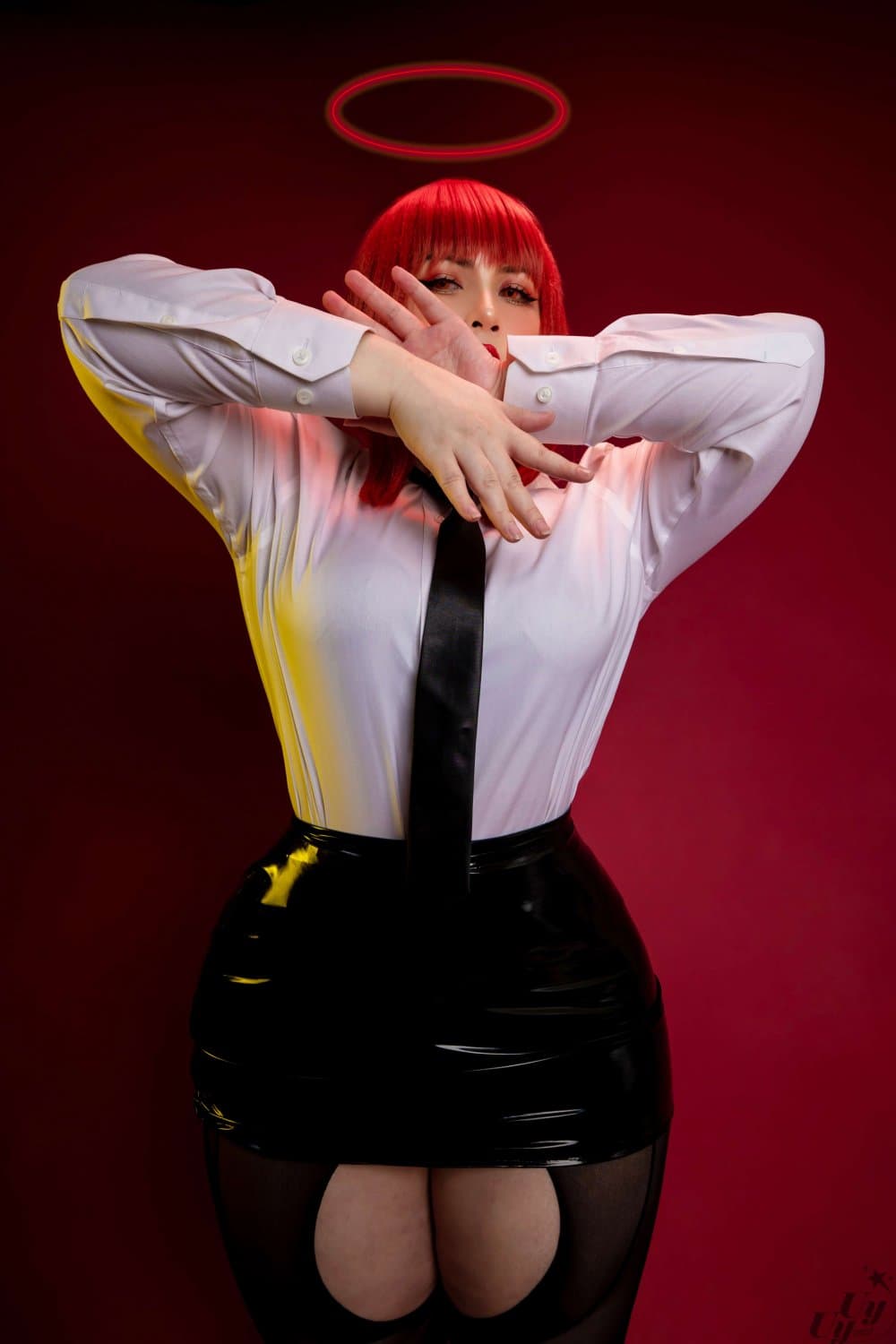 Thicc Ass Makima Cosplayer