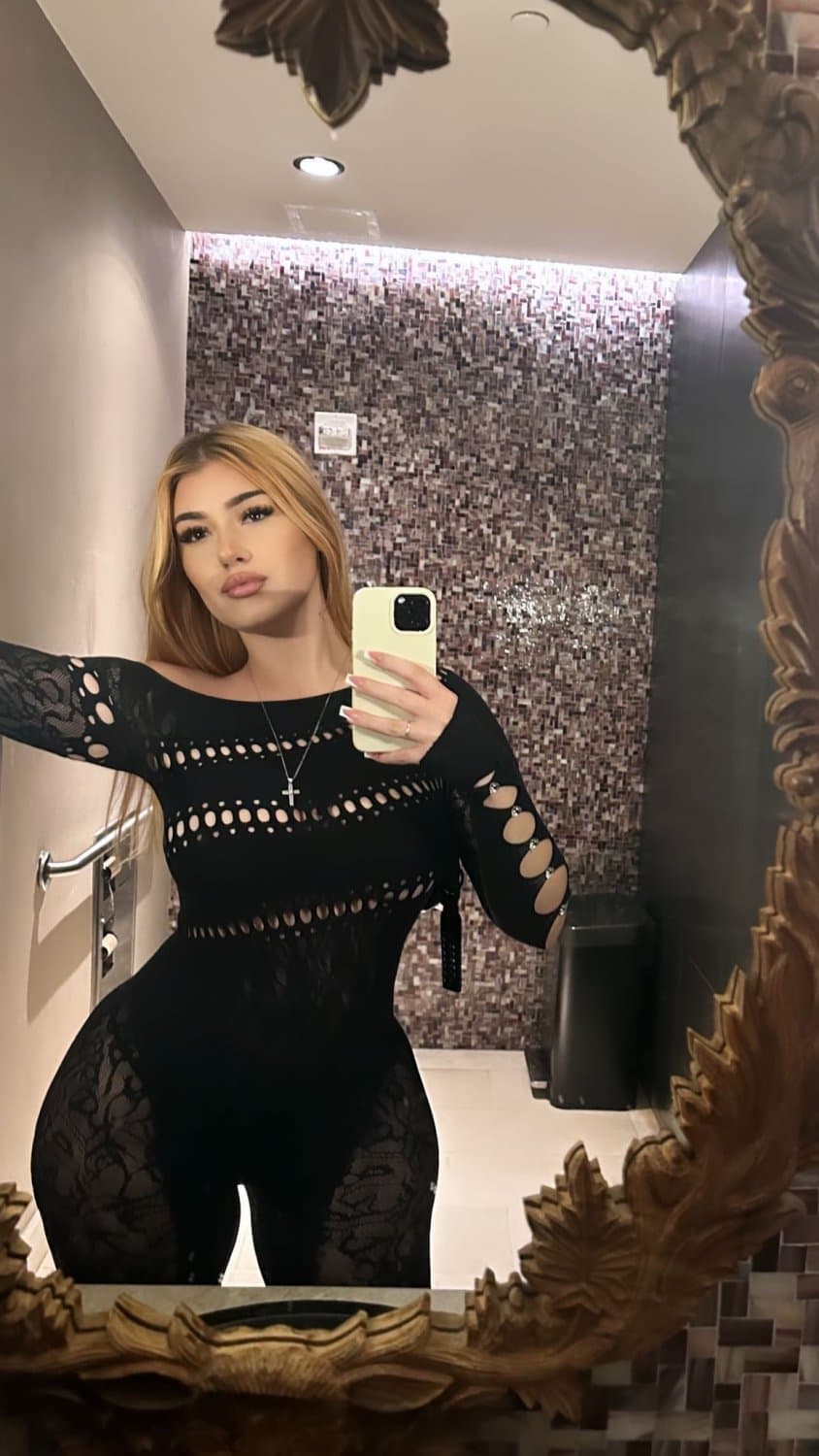 Viktoria, The Classy Gold Digger