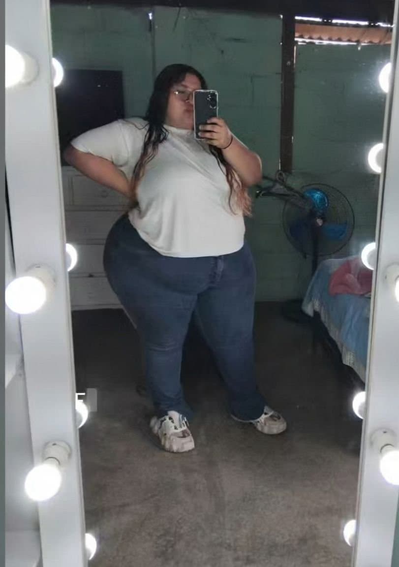 Lo culona que esta esta cerda wow ??