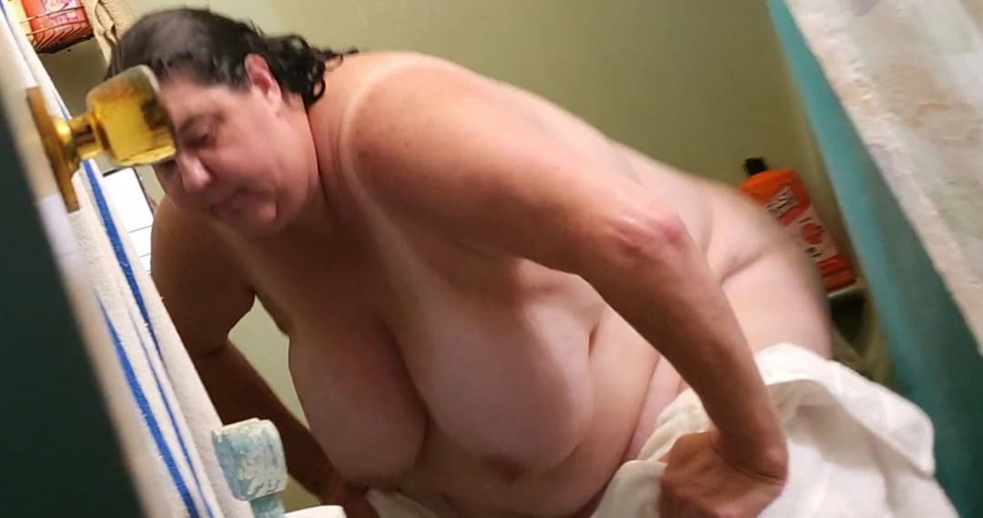 Big tit amputee webslut getting dressed