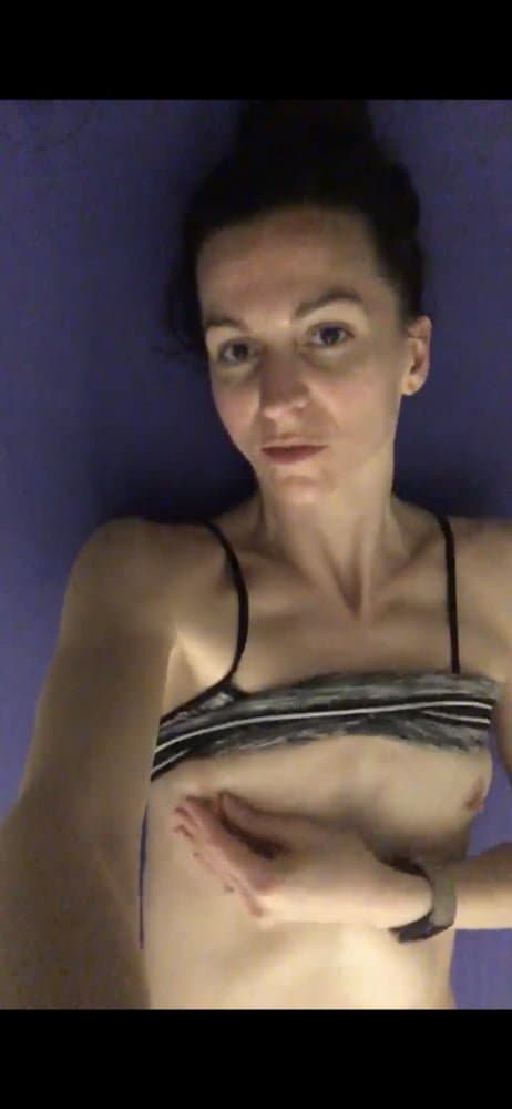 DELETED FROM XHAMSTER - private pics of "Adventuremdcouple"