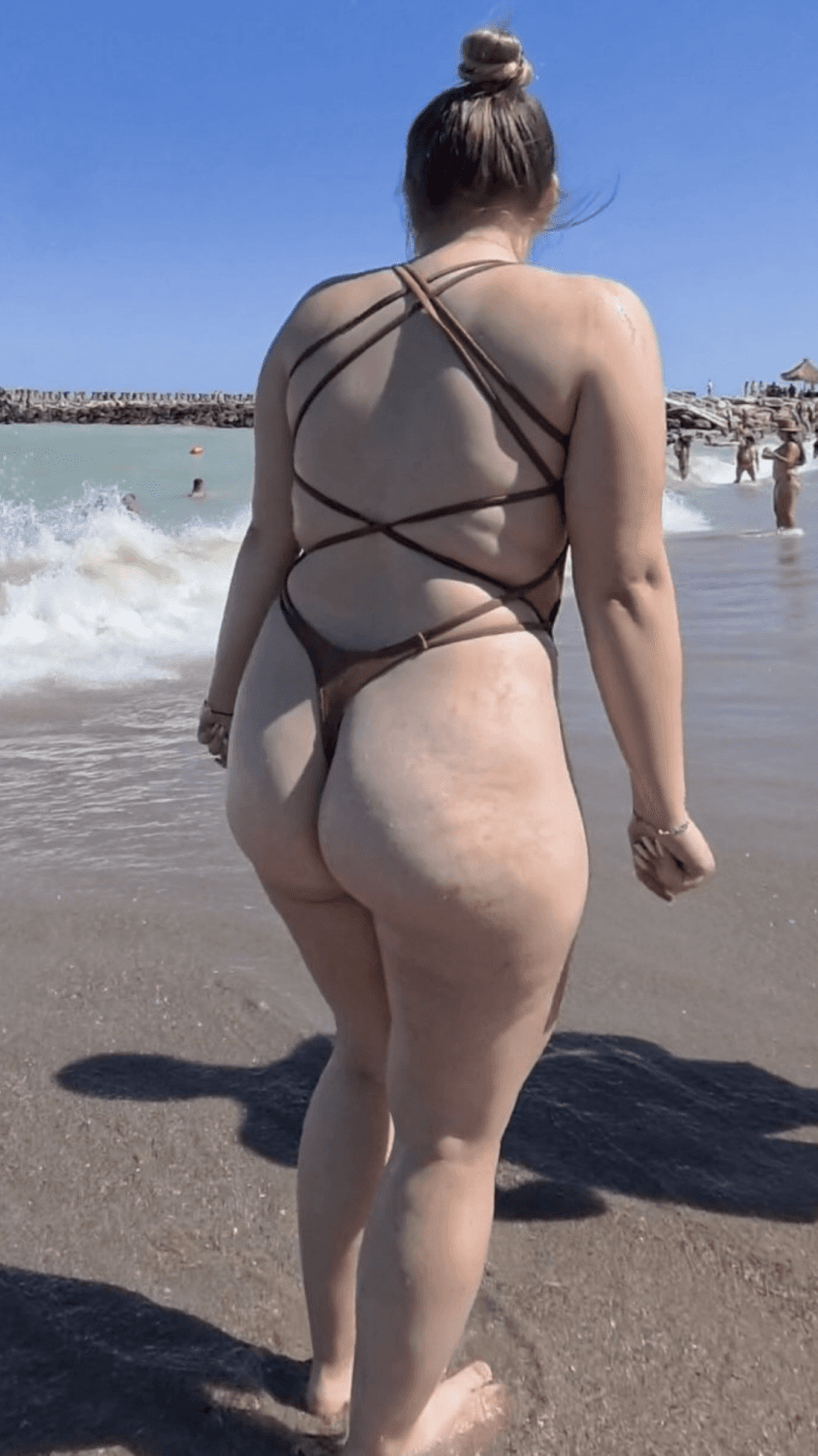 Creeper Keeper: fat whore is confident. Fucking insanely hot???