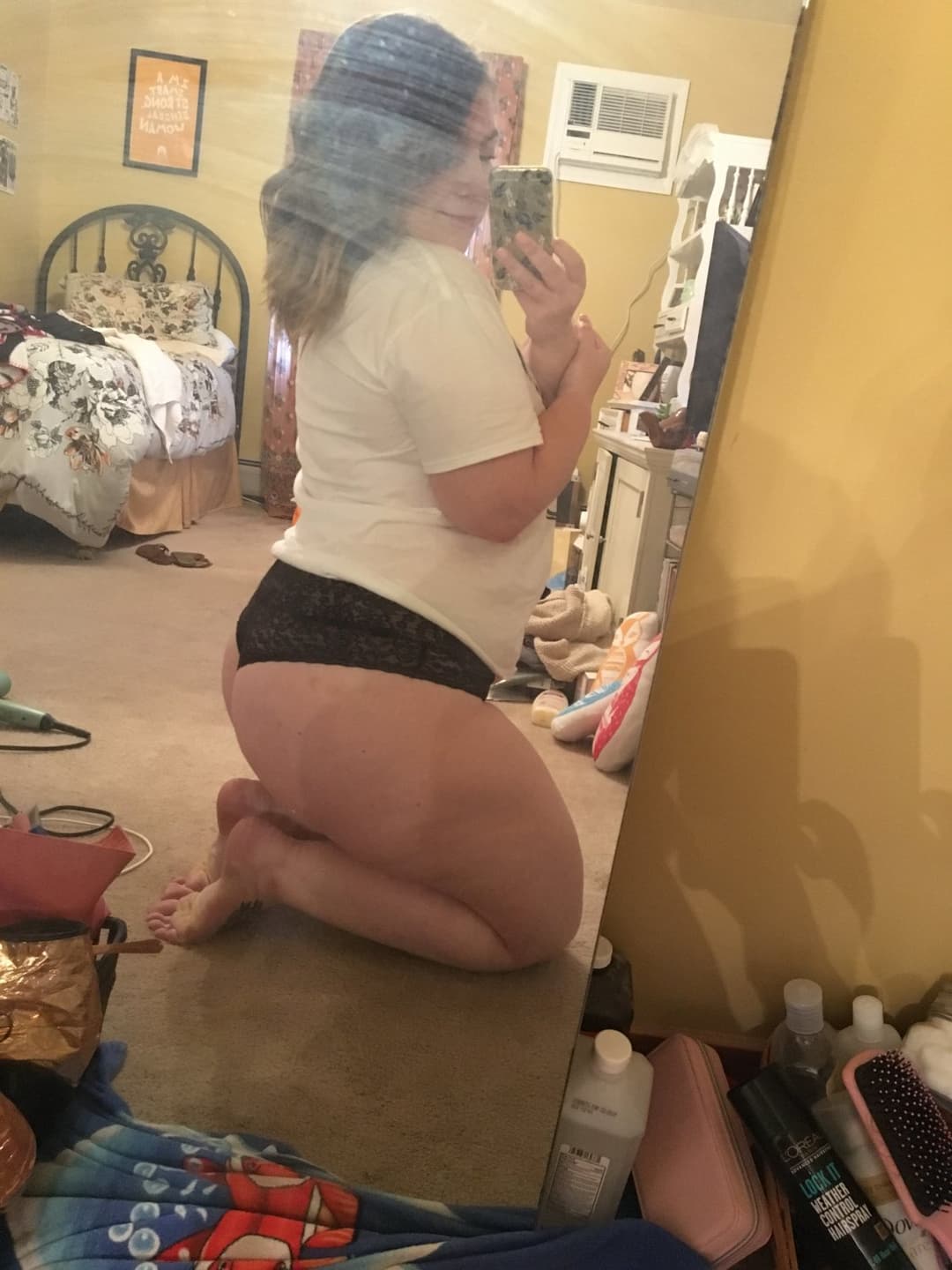 Chubby slut in lace panties