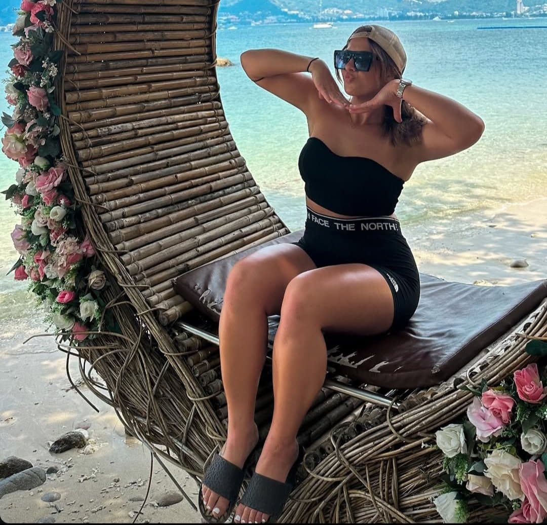 Love everything about her Always cum to her feet ???