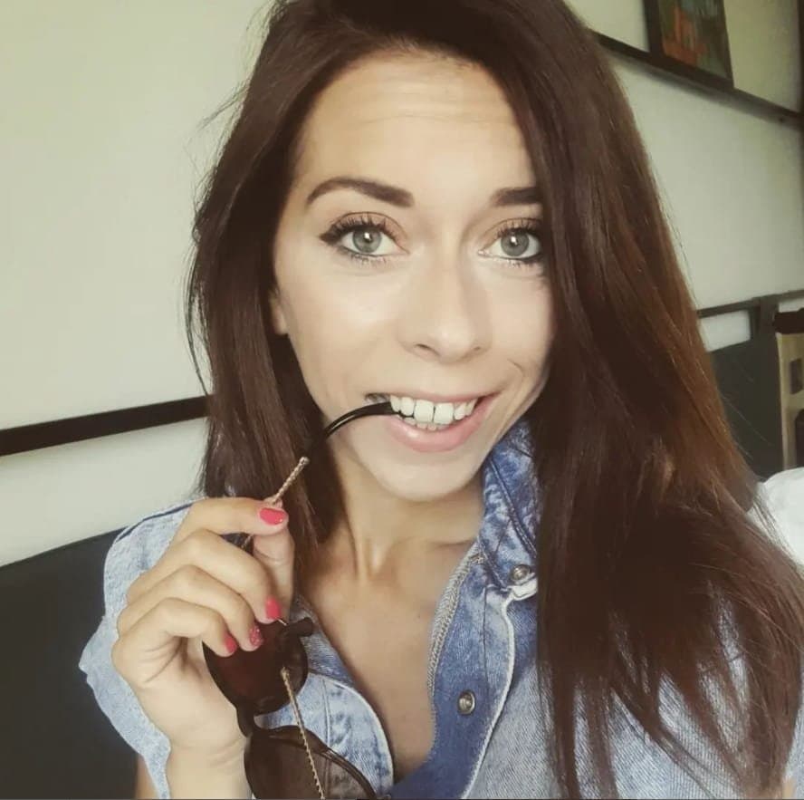 Pauline R cute Cumslut