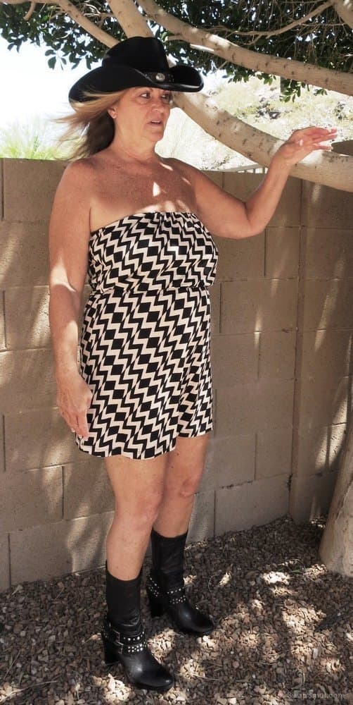 Ann - Mature US Striptease x 2..!