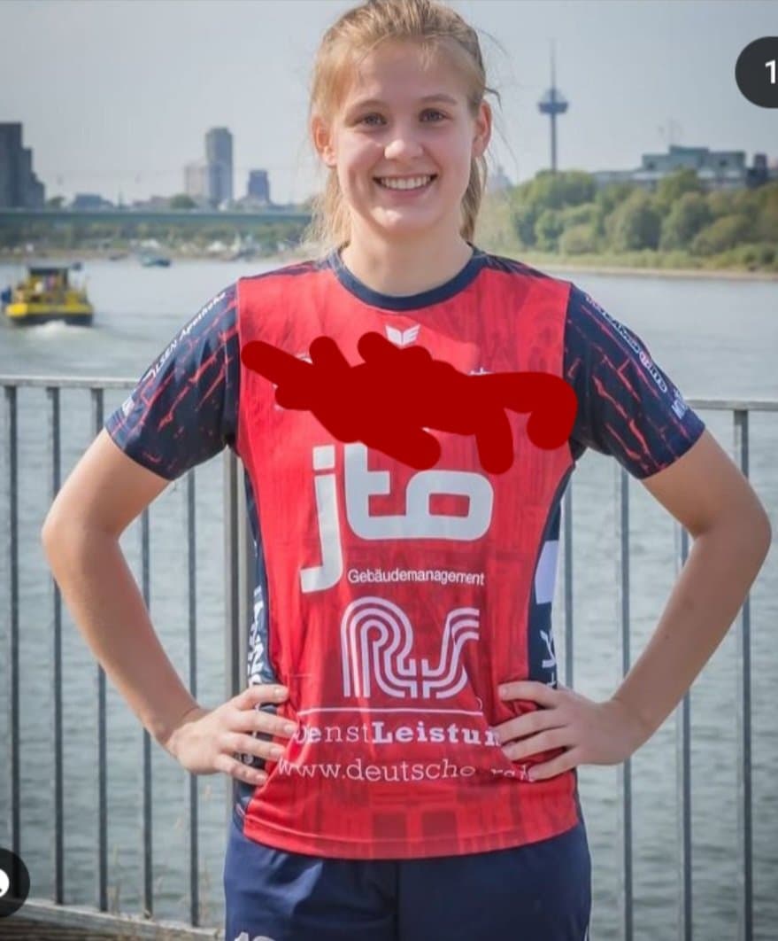 Click to view full size Which one of my Cousins would you fuck the hardest?? comment and why