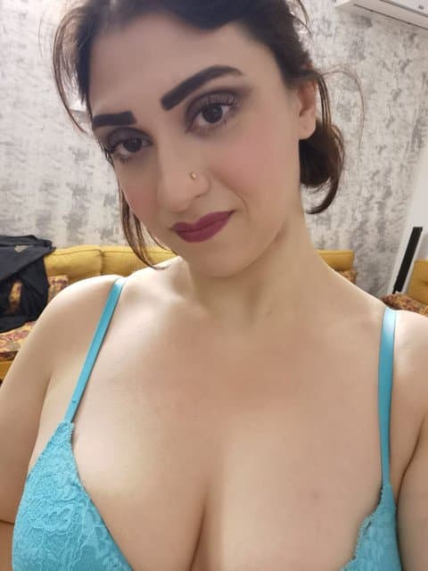 Beautiful and attractive Iraqi wife7771