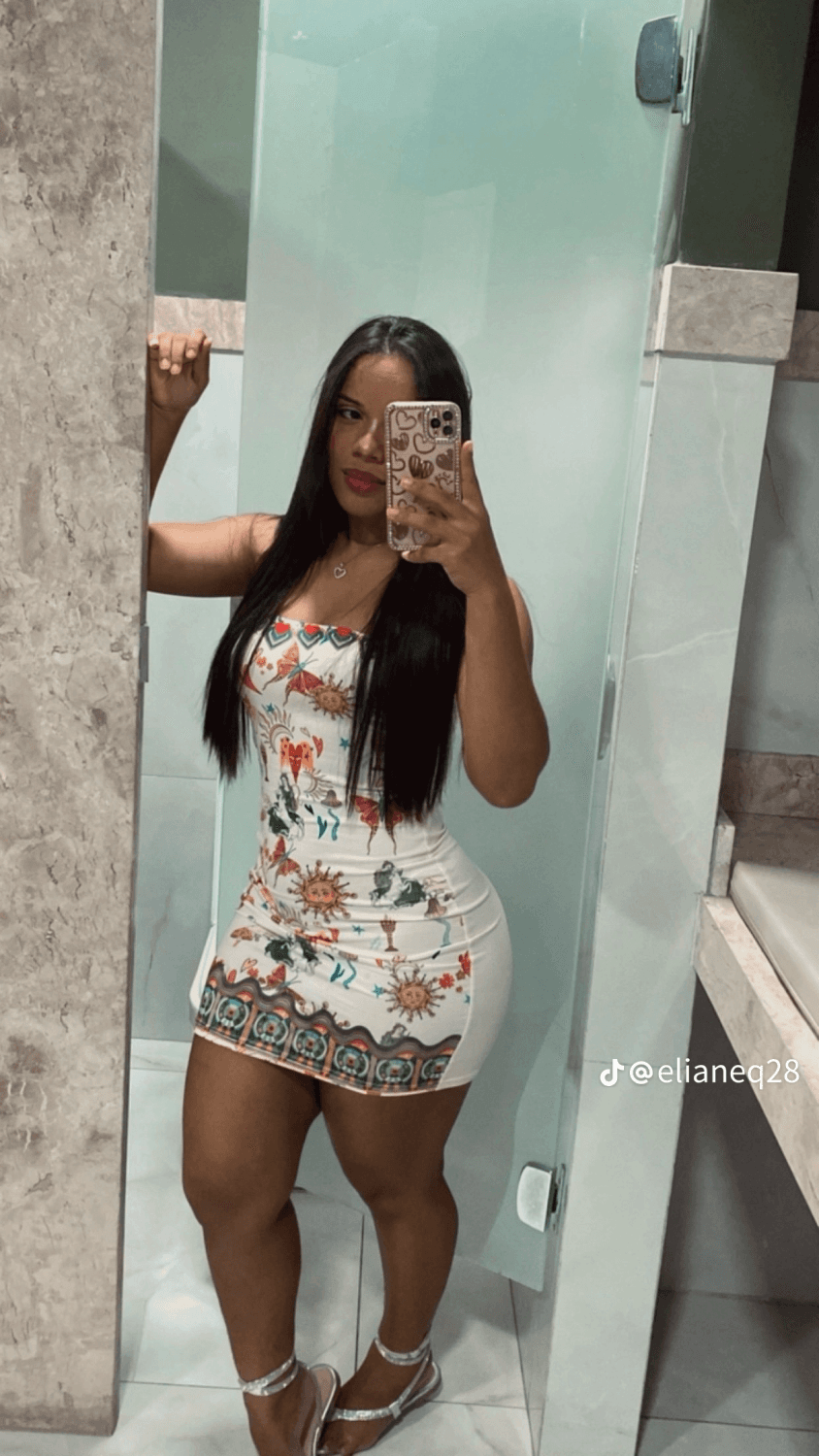 Eliane Queiroz preta e aínda é cavala gigante