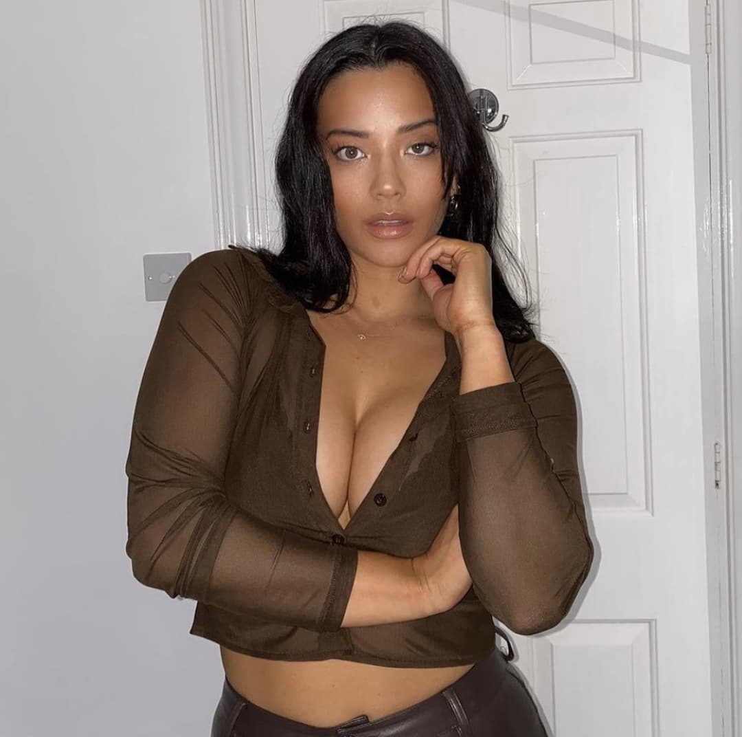 UK Asian Gym Chav Goddess British Geordie Thicc Big Tits