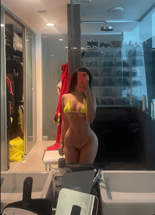 Mucina Yaret , Perfect Ass , Beautiful Body