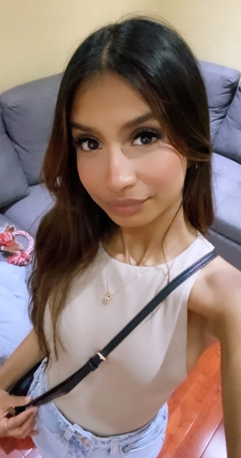 Guy wants to know if yall think his gf is sexy or not? Comment wht yall think and would do?