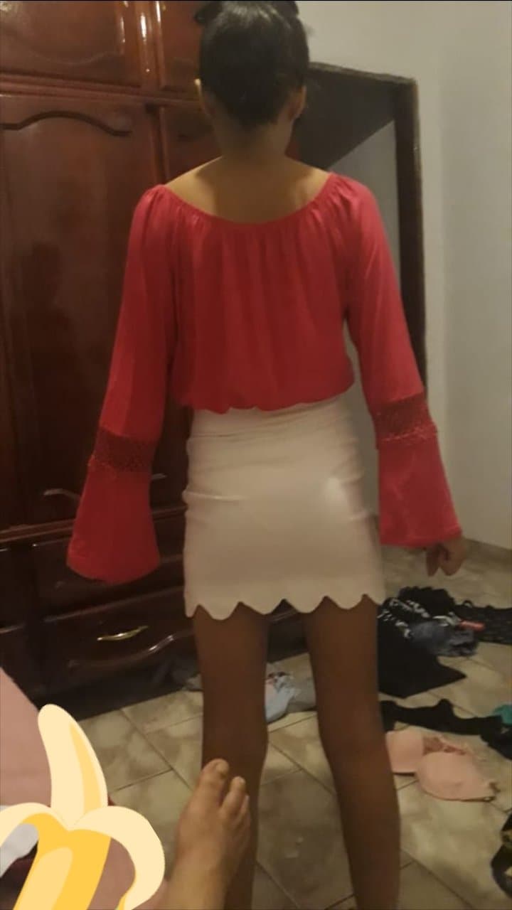 Emily.  Qdo eu quero ser encoxada, eu não uso sutiã e nem calcinha. Amo ser encoxada por estranhos.