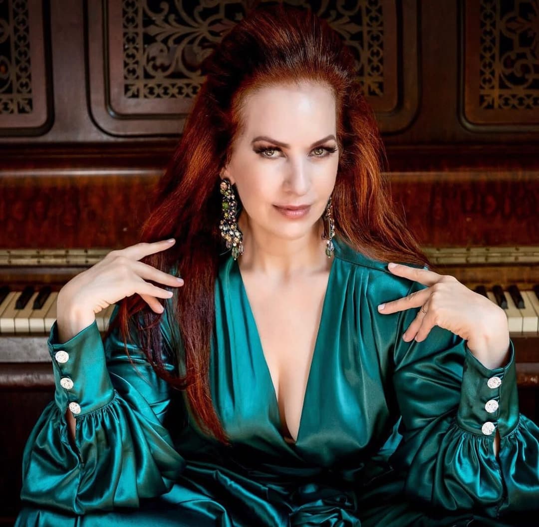 Voice Actress Spank Bank - Grey Delisle Griffin