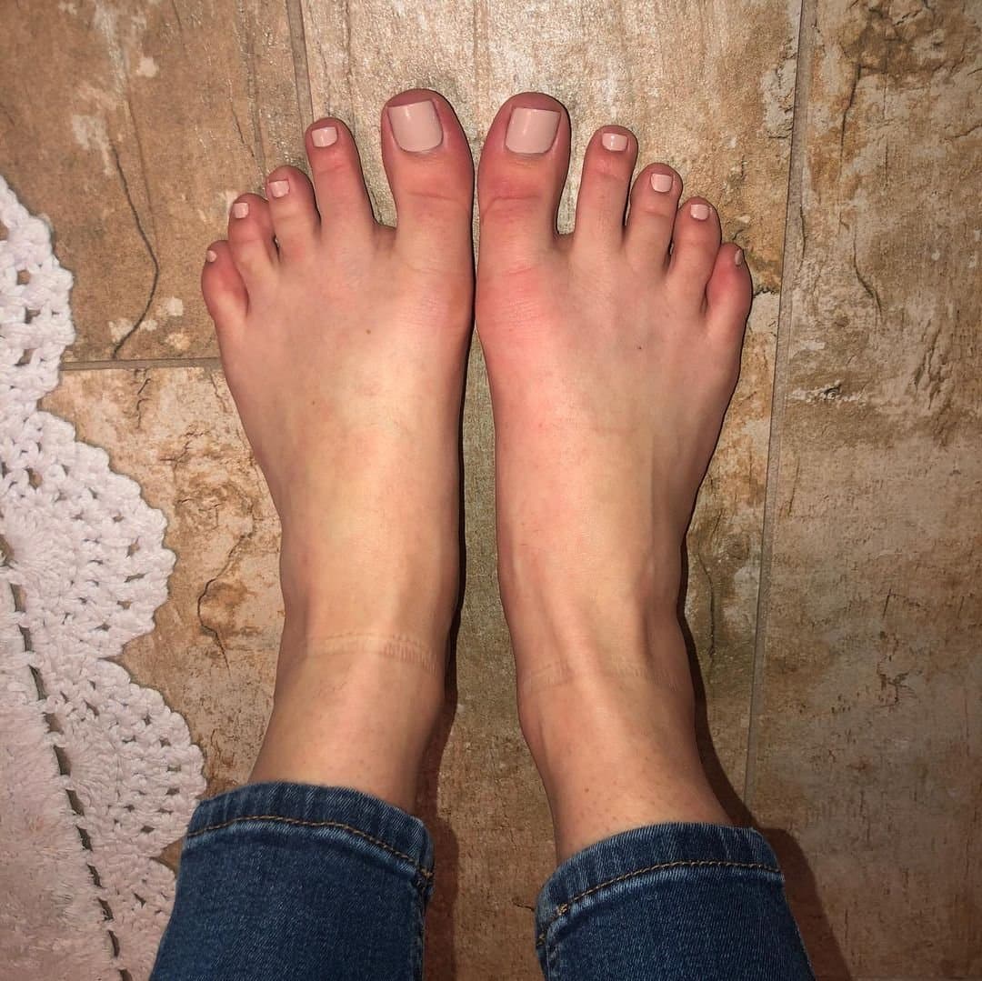 D€laney Ah€rn Feet pt.1