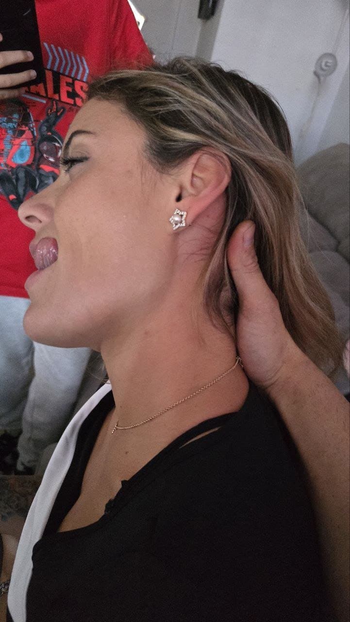 corno exibe esposa para o mundo se é puta vai ser uma puta famosa