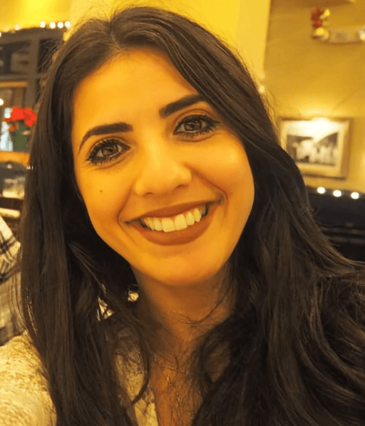 Smoking hot wifey gets naked ❤️