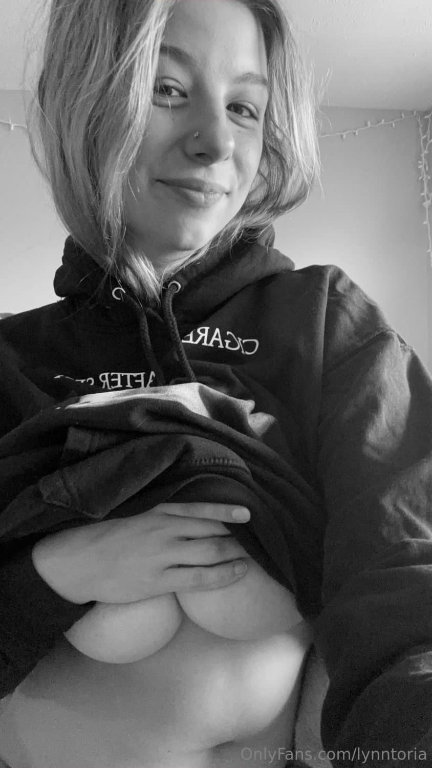 Big tit white teen solo dildo blowjob titjob fuck amateur leak - Lynntoria (Evelyn Jegier)