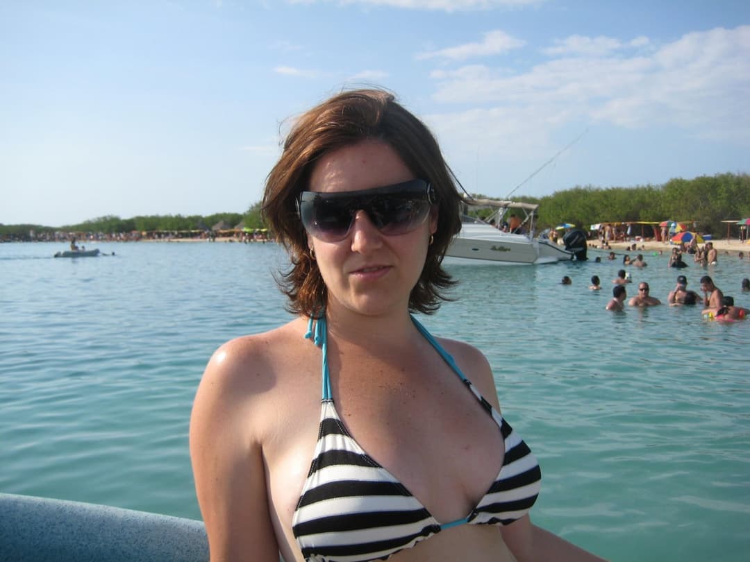 Who is this gorgeous UK lass?