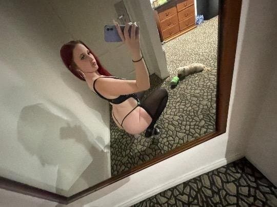 Click to view full size 20 year old burgundy head escort in Orange County ca - EroMe-02