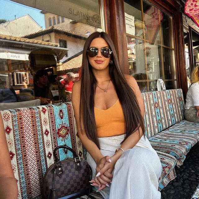 Hot bosnian slut with a great Body and nice legs and feet - footjob and cumface