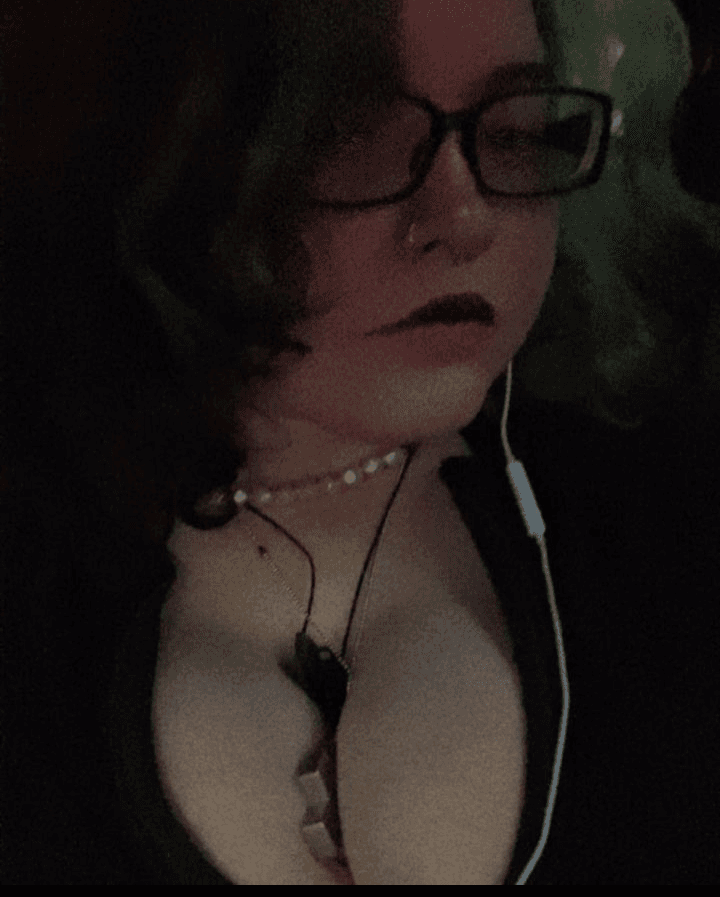 I love thick ALT GOTH chicks?