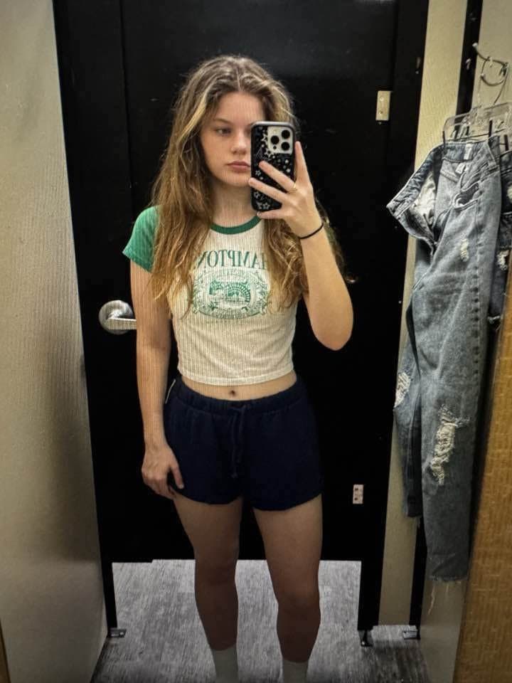 (Kik in album) msg sissy about his sister he likes to steal her dirty panties to taste them