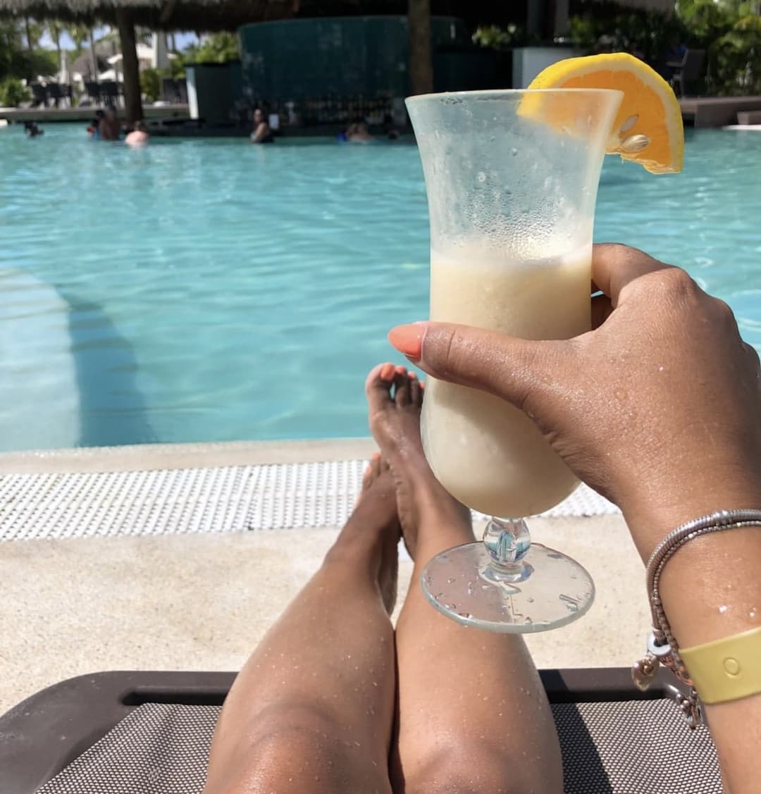 Milf with pretty feet and big melons