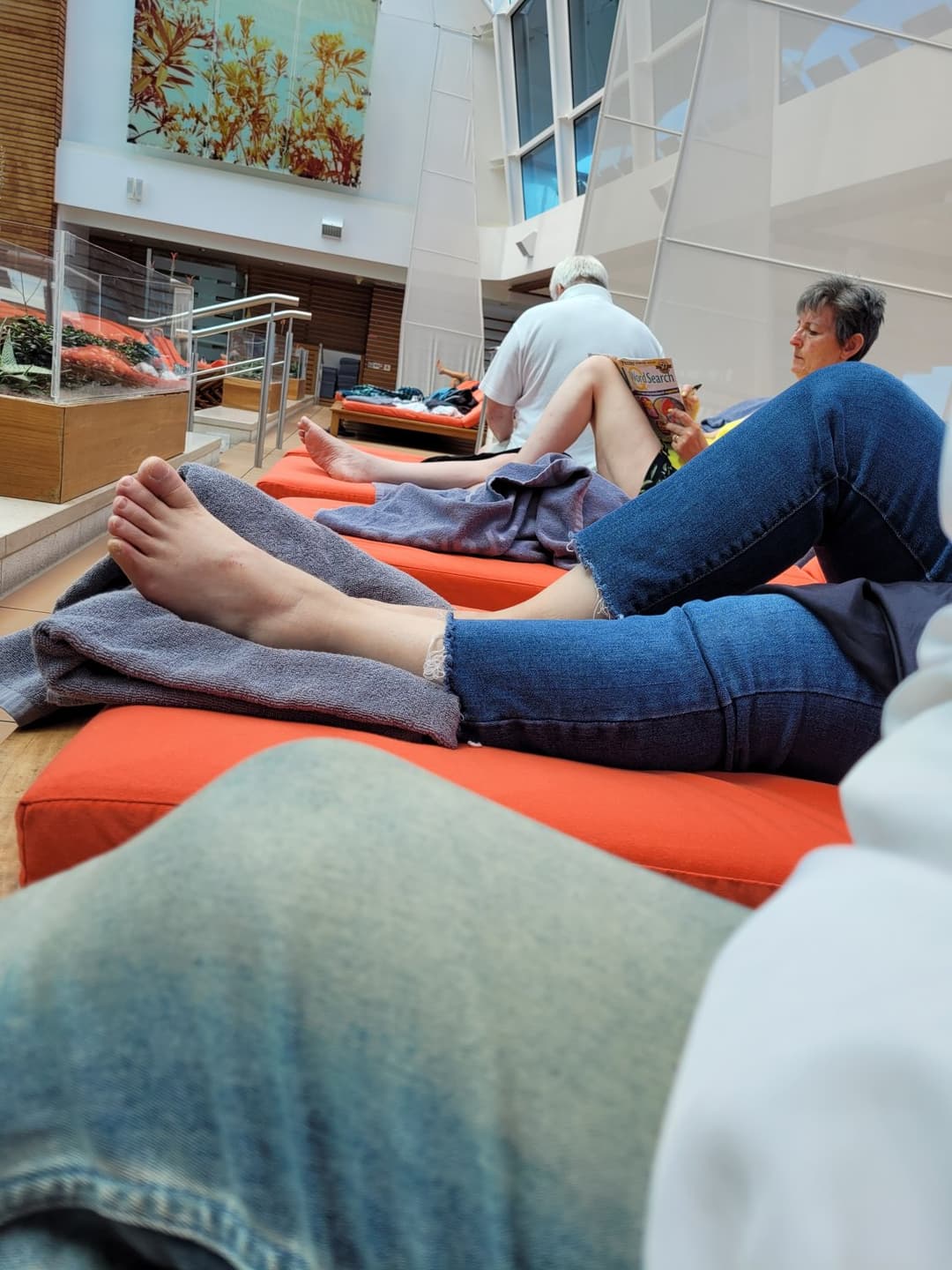 Click to view full size White milf feet on the cruise