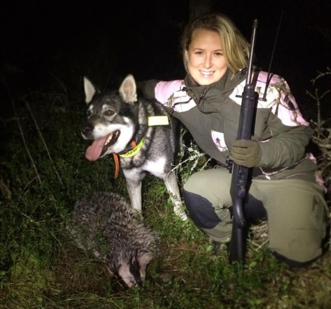 Short clip of Swedish 20yo babe fucking and sucking on holiday 15 years ago and a few recent pics