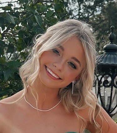 Click to view full size Cute little thing wants to be famous. This sexy petite blonde is a fine piece of ass.