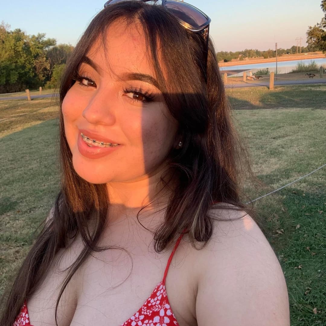 Sexy big titty Latina teen??????????????????????