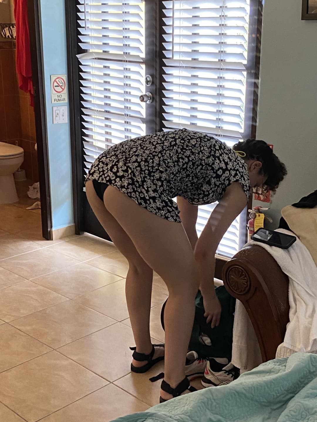 Sharing creepshots of this gym slut. Kik anomy85 or disc anon50k_91863. Sharing til I cum