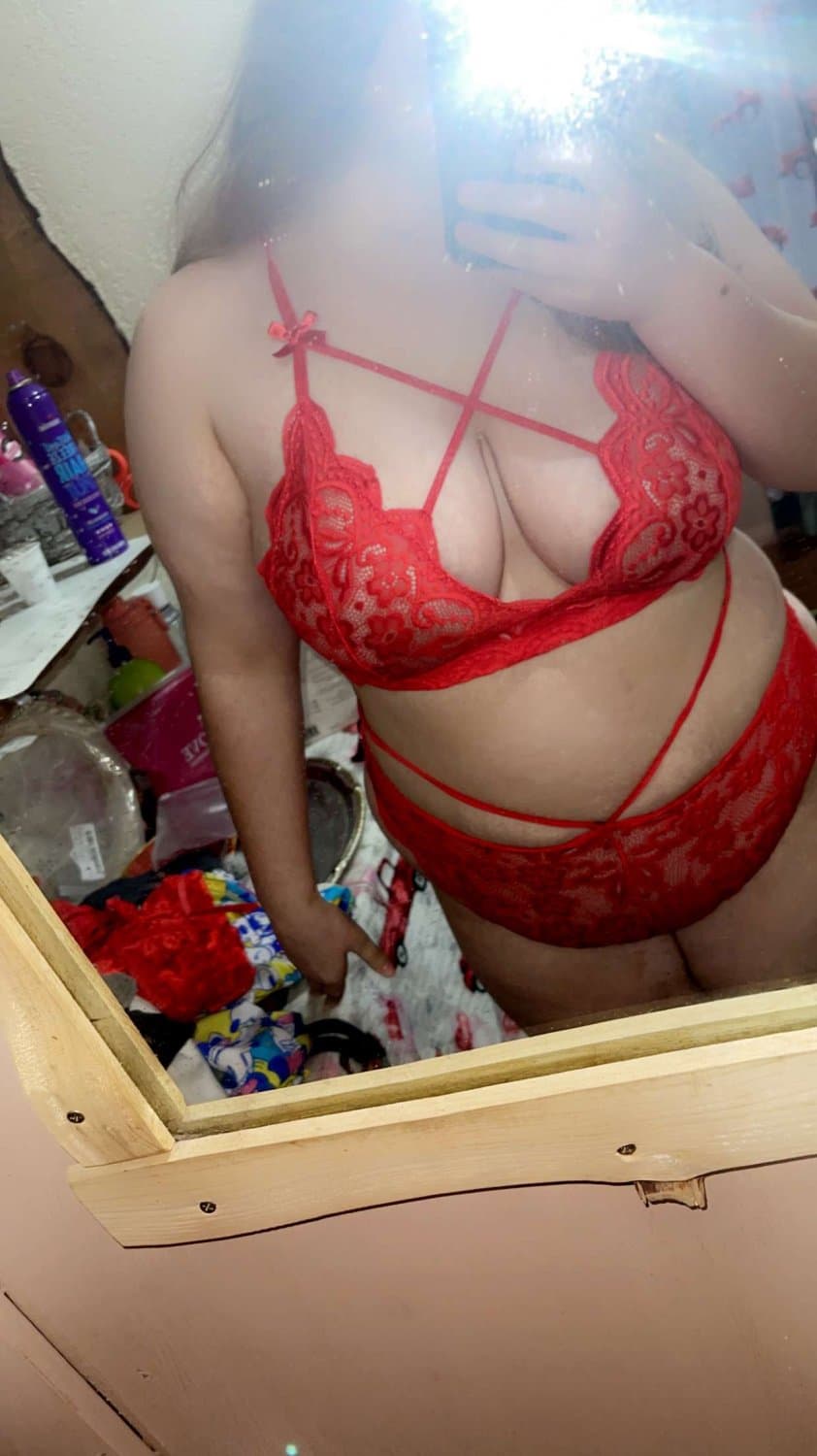 Slut thought she could scam people ? @ her on Twitter so everyone can see the nudes she charges for