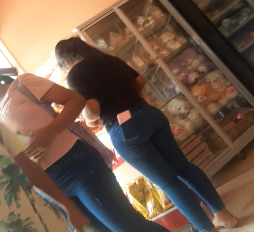 karla lorena heredia salinas espiada, no se da cuenta, amiga