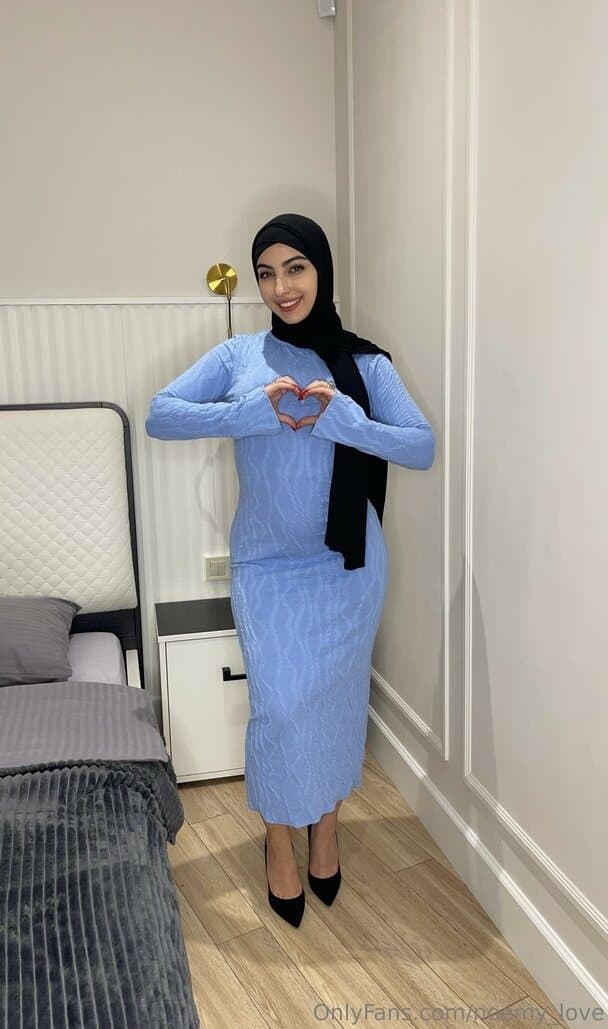 Noémy la plus grosse chienne arabe ?? ( Gros Seins - Gros Cul )