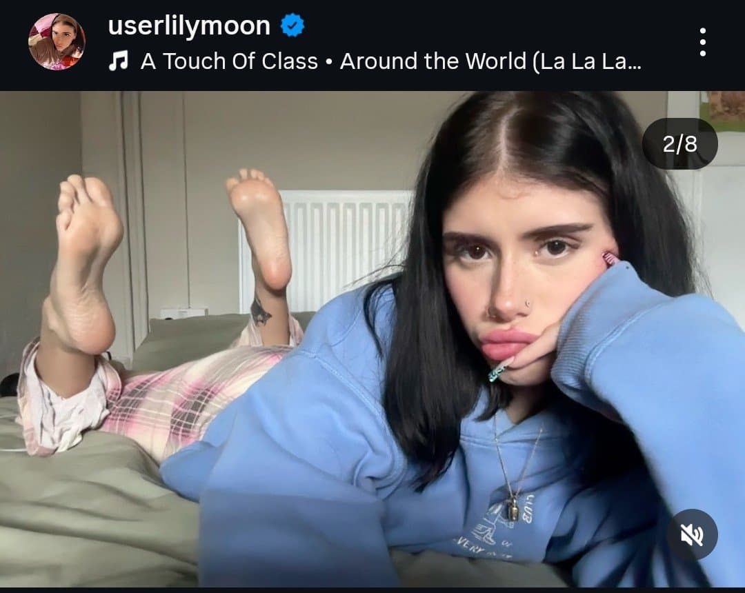 Lilly moon ass x feet view ????